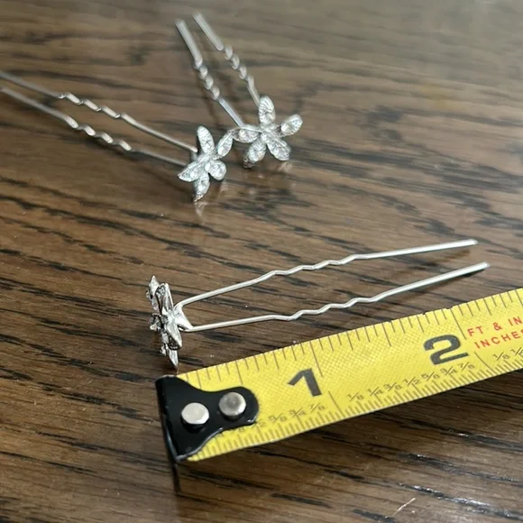 NEW ~ CRYSTAL FLOWER BUN PINS - Picture 2 of 3